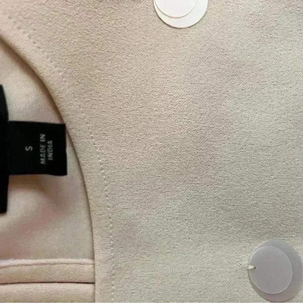 Gorgeous Anne Taylor  Light Pink /Peach Top with Flat Round Beading Size Small - Picture 9 of 9